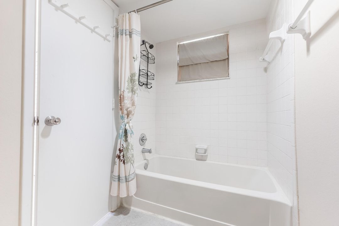 For Sale: $174,000 (2 beds, 2 baths, 886 Square Feet)