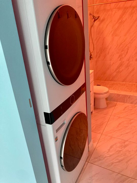 For Rent: $2,000 (2 beds, 2 baths, 875 Square Feet)