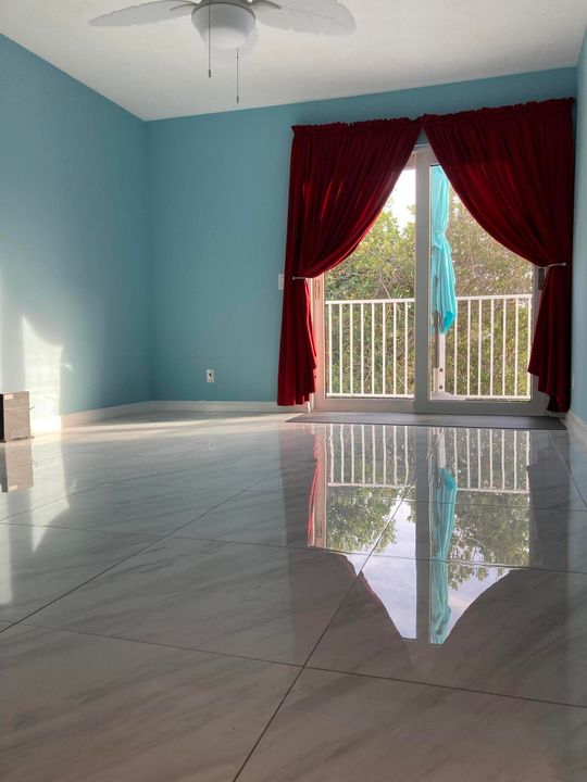 For Rent: $2,000 (2 beds, 2 baths, 875 Square Feet)