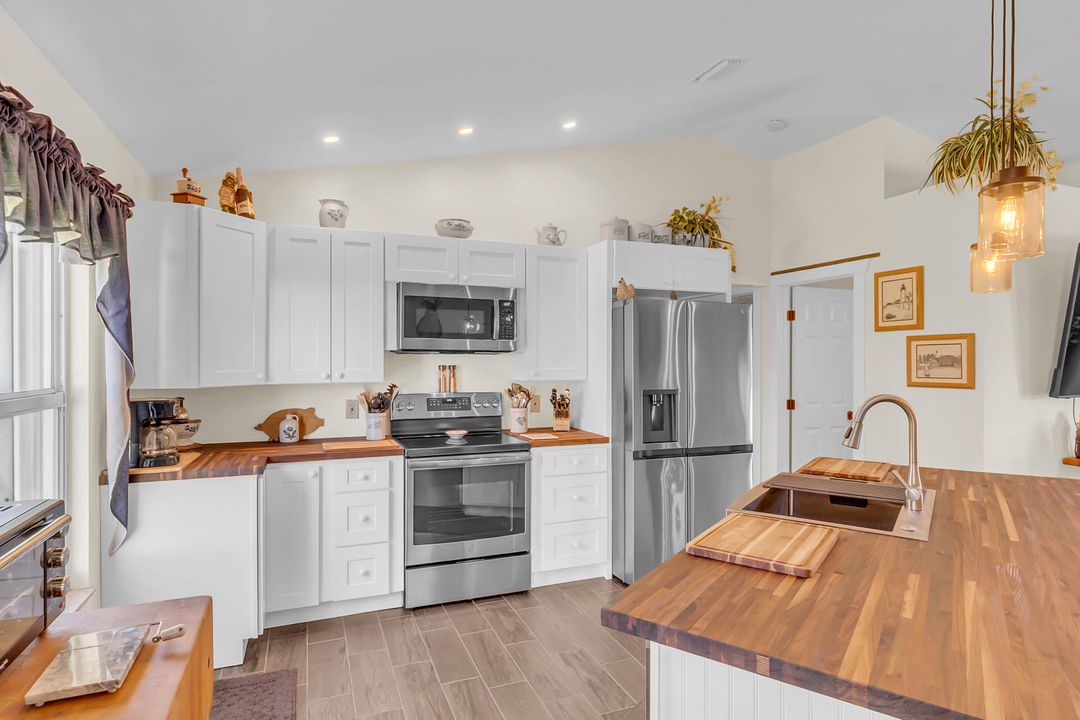 For Sale: $485,000 (3 beds, 2 baths, 1157 Square Feet)