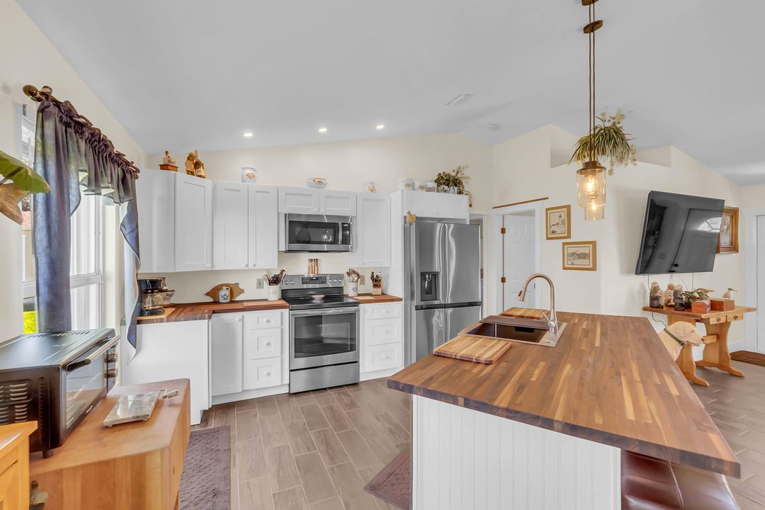 For Sale: $485,000 (3 beds, 2 baths, 1157 Square Feet)