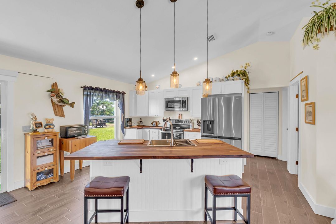 For Sale: $485,000 (3 beds, 2 baths, 1157 Square Feet)