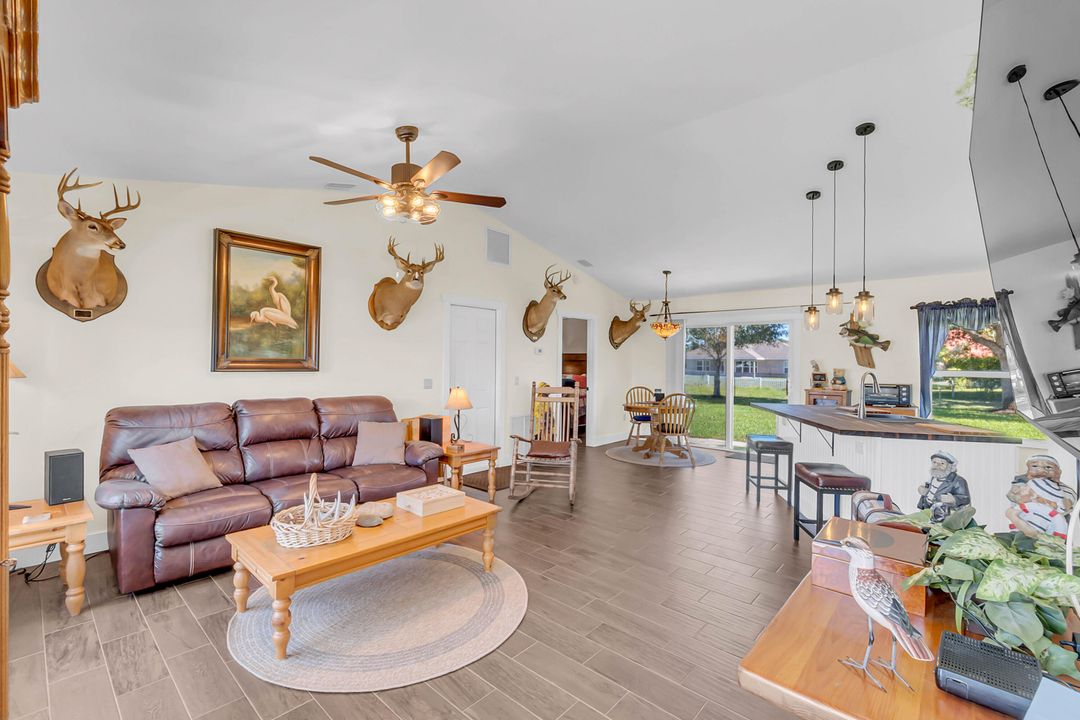 For Sale: $485,000 (3 beds, 2 baths, 1157 Square Feet)