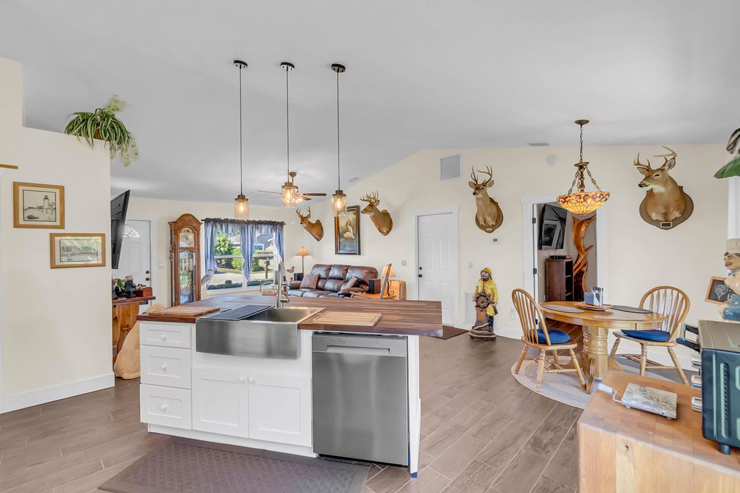 For Sale: $485,000 (3 beds, 2 baths, 1157 Square Feet)