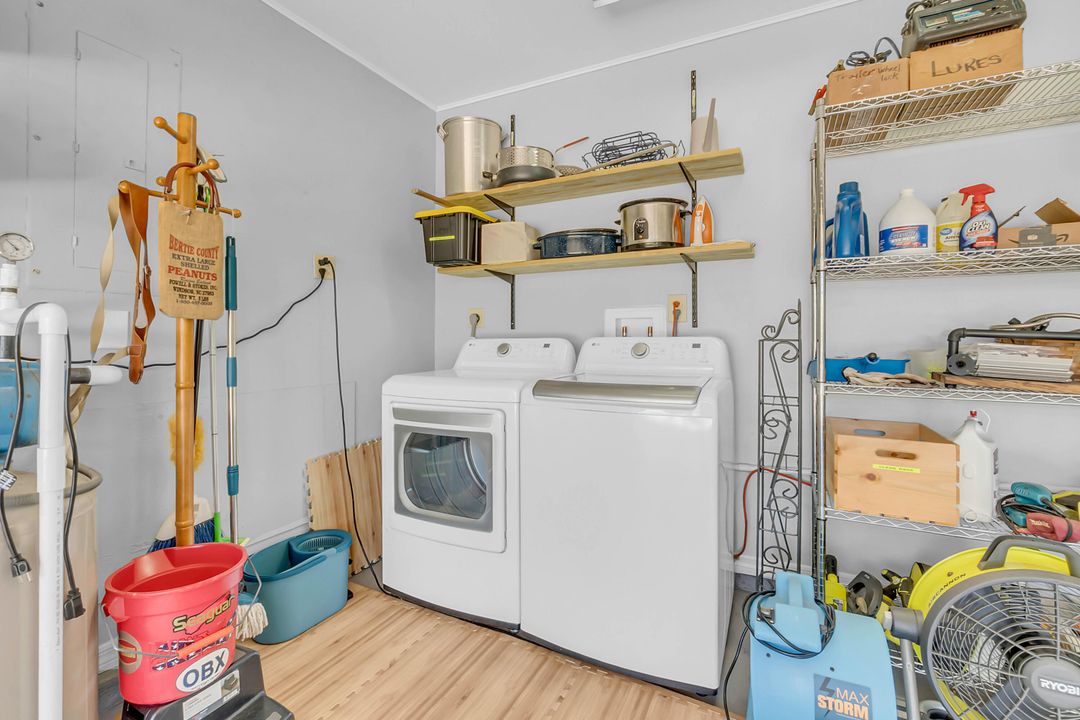 For Sale: $485,000 (3 beds, 2 baths, 1157 Square Feet)