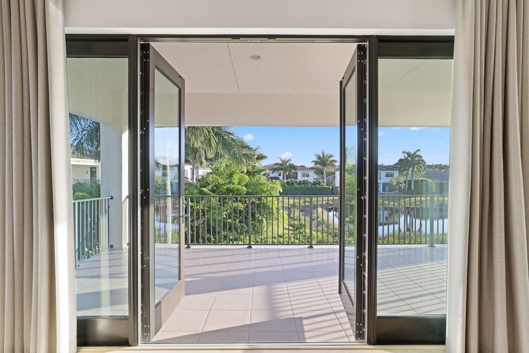 For Sale: $4,799,000 (6 beds, 7 baths, 6180 Square Feet)