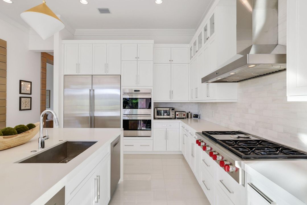 For Sale: $4,799,000 (6 beds, 7 baths, 6180 Square Feet)