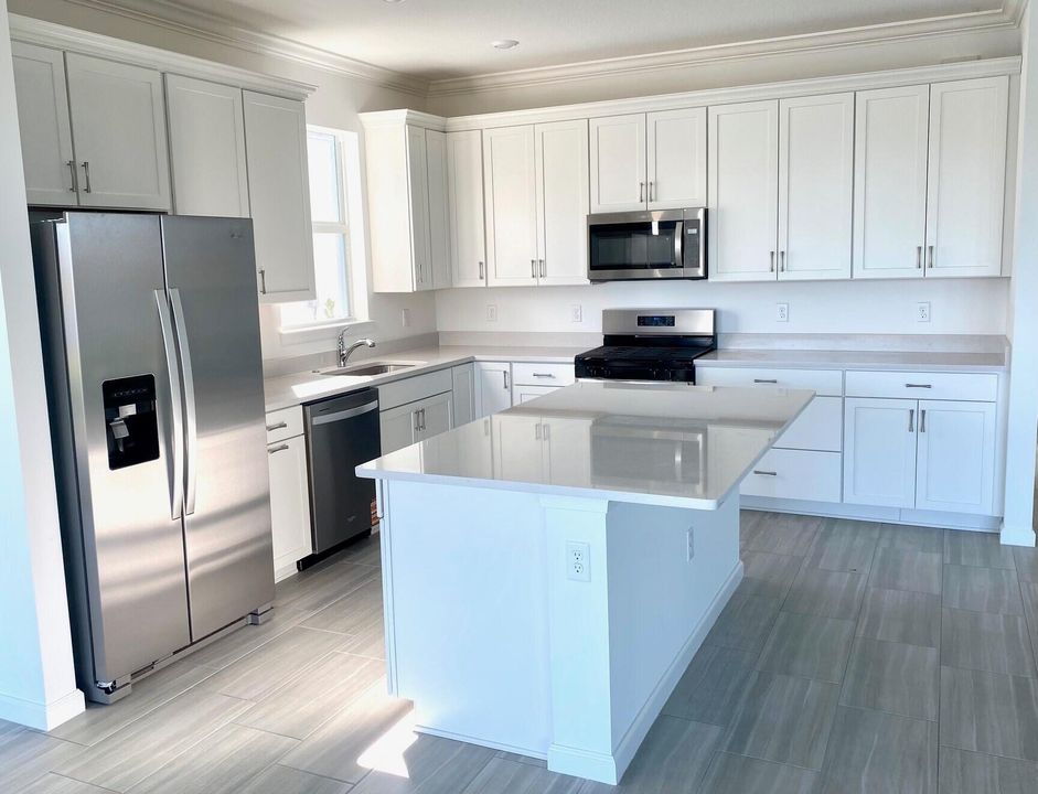 For Sale: $584,510 (2 beds, 2 baths, 1707 Square Feet)