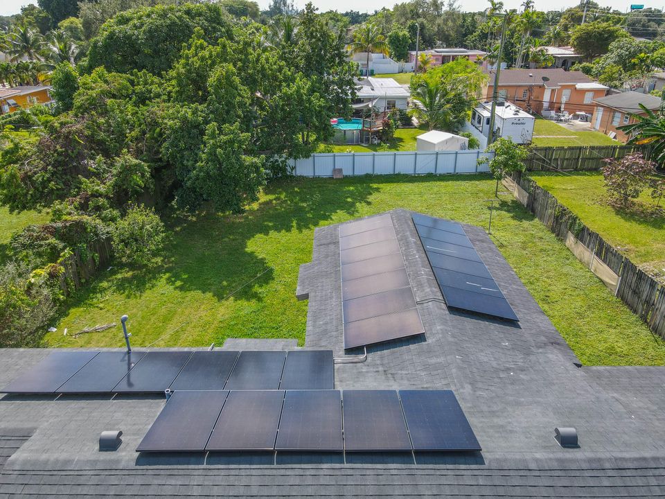 For Sale: $650,000 (5 beds, 3 baths, 1641 Square Feet)