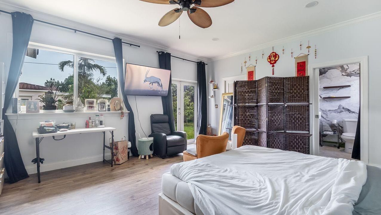 For Sale: $650,000 (5 beds, 3 baths, 1641 Square Feet)