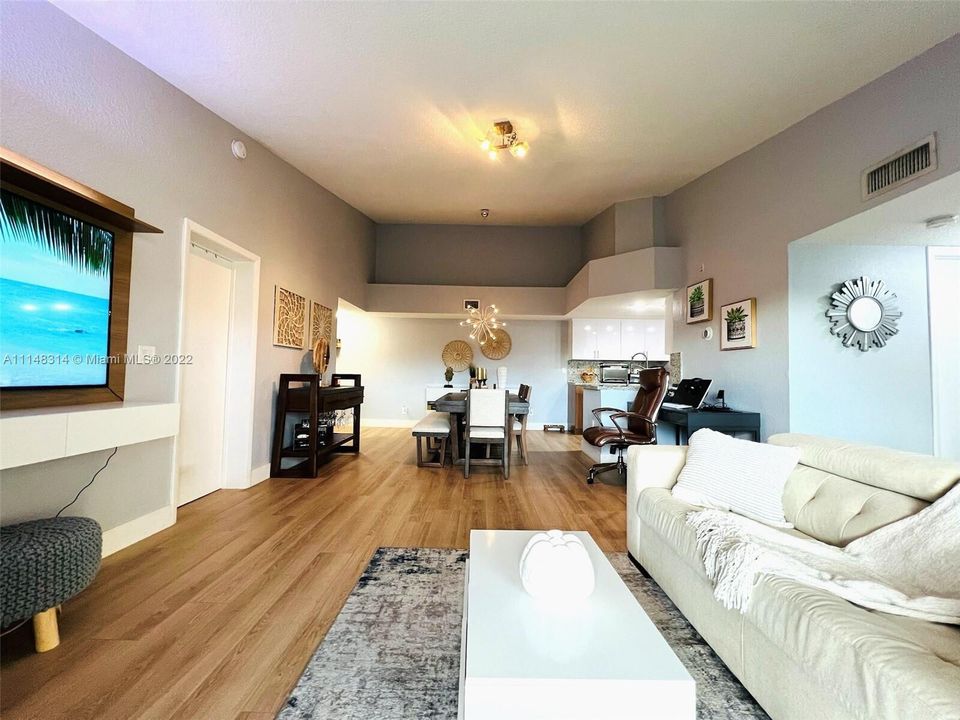 For Sale: $359,000 (3 beds, 2 baths, 1273 Square Feet)