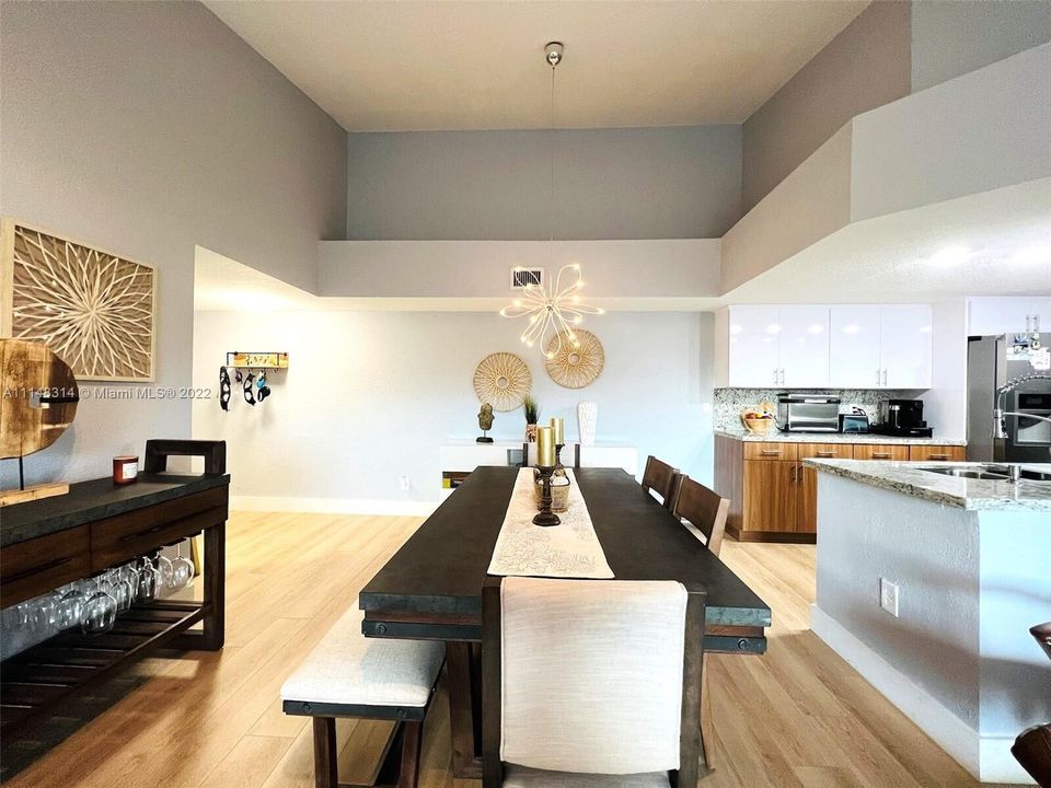 For Sale: $359,000 (3 beds, 2 baths, 1273 Square Feet)