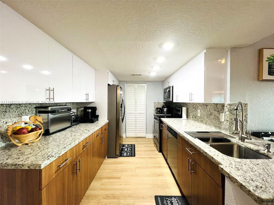 For Sale: $359,000 (3 beds, 2 baths, 1273 Square Feet)