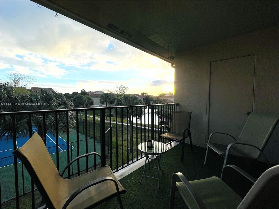 For Sale: $359,000 (3 beds, 2 baths, 1273 Square Feet)