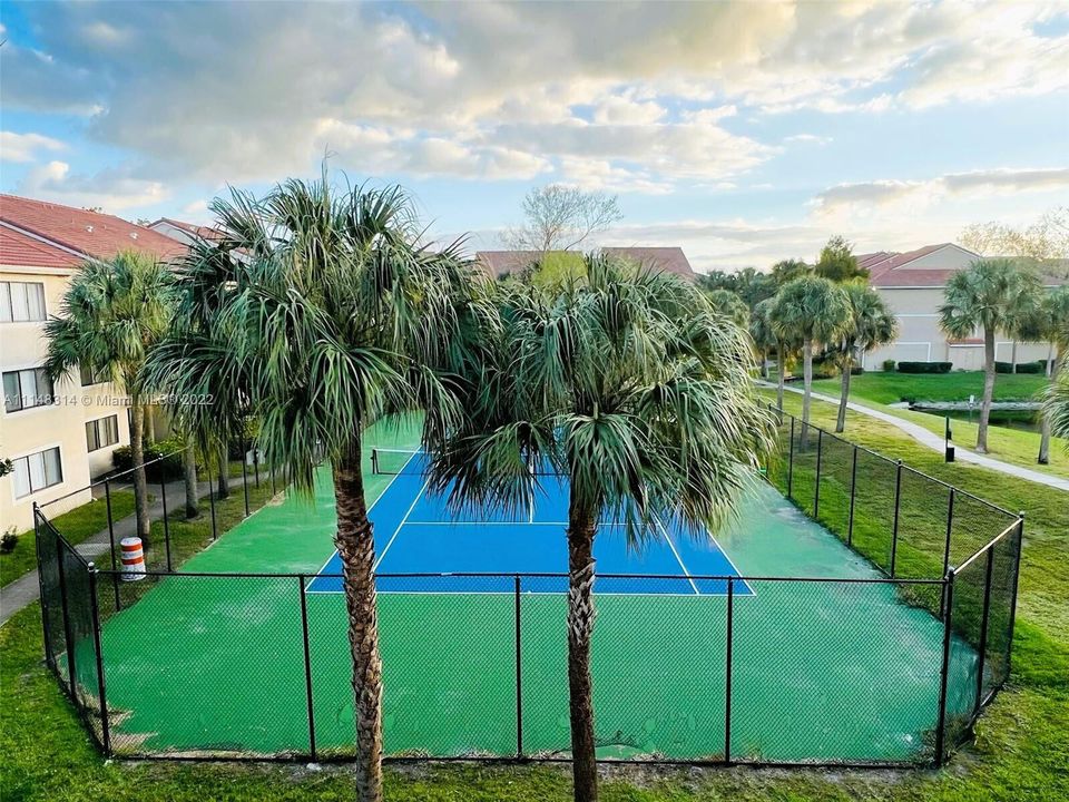 For Sale: $359,000 (3 beds, 2 baths, 1273 Square Feet)