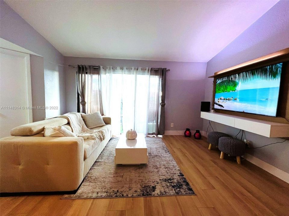 For Sale: $359,000 (3 beds, 2 baths, 1273 Square Feet)