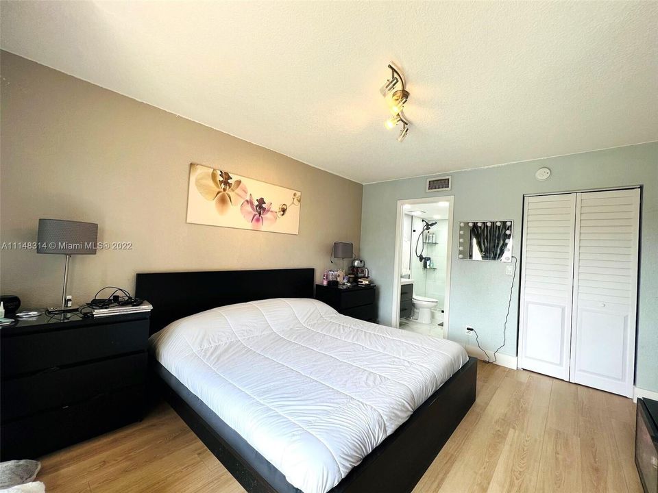 For Sale: $359,000 (3 beds, 2 baths, 1273 Square Feet)