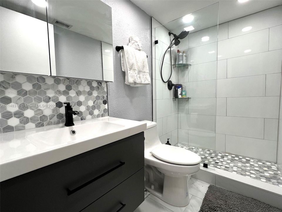 For Sale: $359,000 (3 beds, 2 baths, 1273 Square Feet)