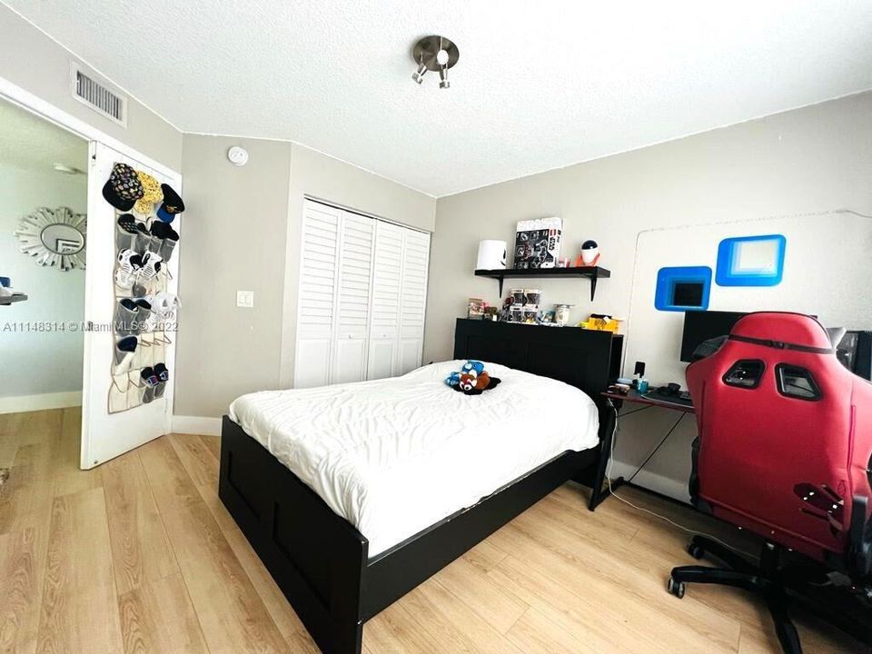 For Sale: $359,000 (3 beds, 2 baths, 1273 Square Feet)