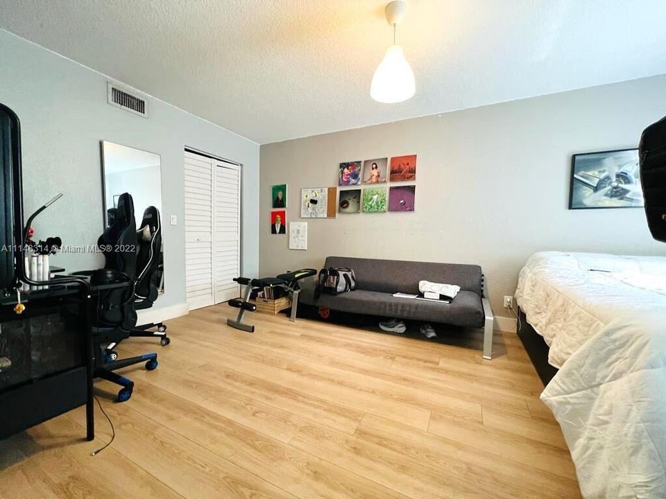 For Sale: $359,000 (3 beds, 2 baths, 1273 Square Feet)