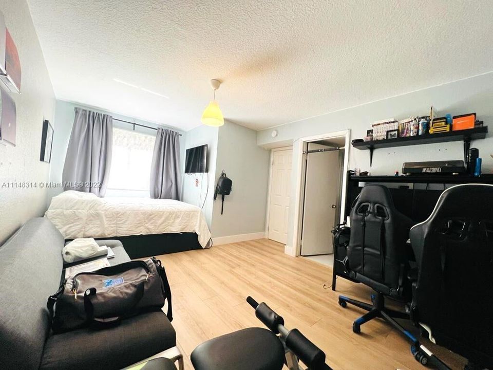 For Sale: $359,000 (3 beds, 2 baths, 1273 Square Feet)