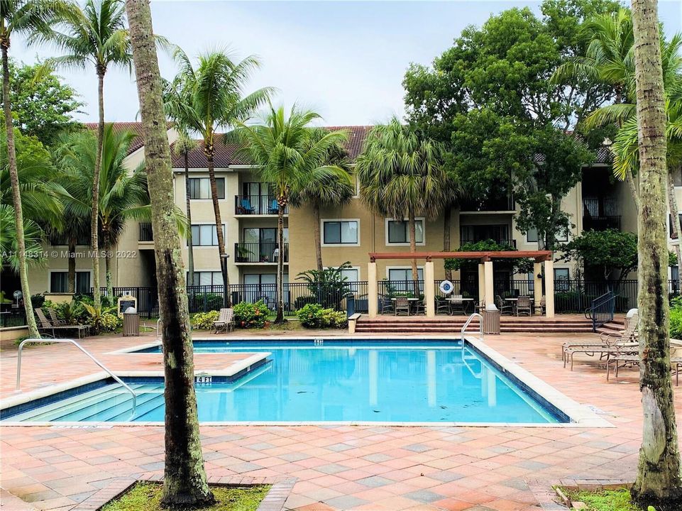 For Sale: $359,000 (3 beds, 2 baths, 1273 Square Feet)