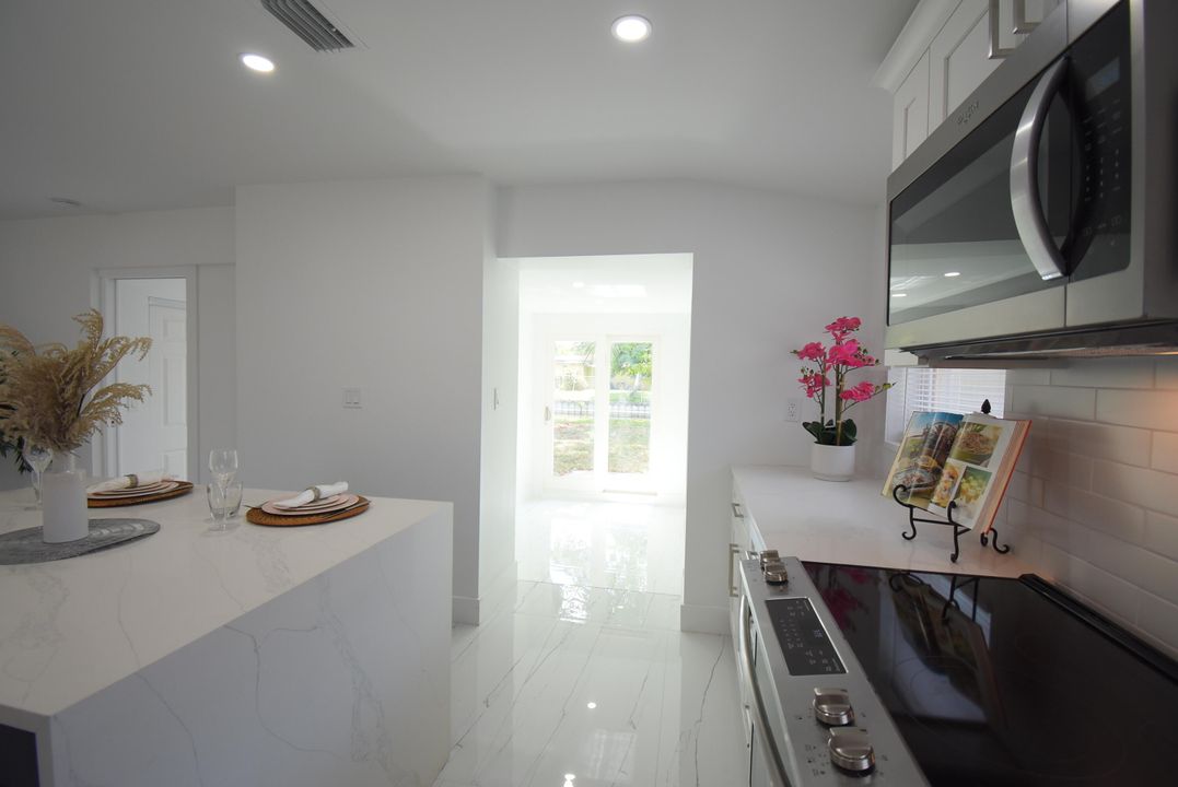 For Rent: $3,300 (4 beds, 2 baths, 1607 Square Feet)