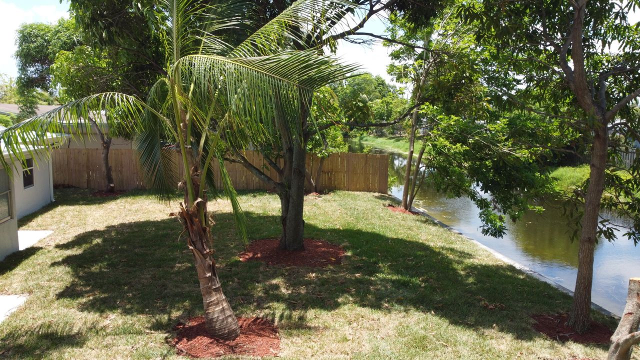 For Rent: $3,300 (4 beds, 2 baths, 1607 Square Feet)