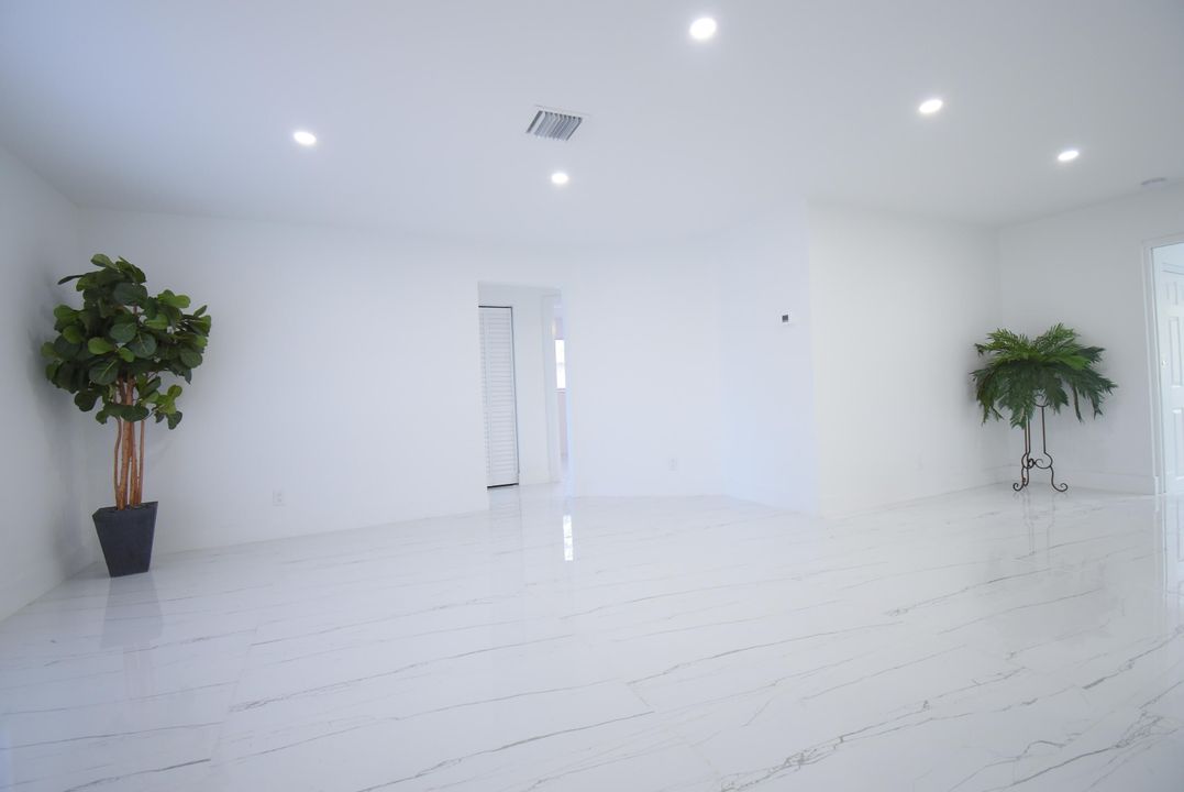 For Rent: $3,300 (4 beds, 2 baths, 1607 Square Feet)