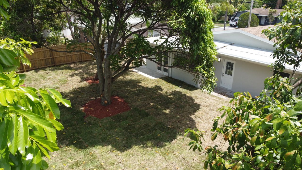 For Rent: $3,300 (4 beds, 2 baths, 1607 Square Feet)