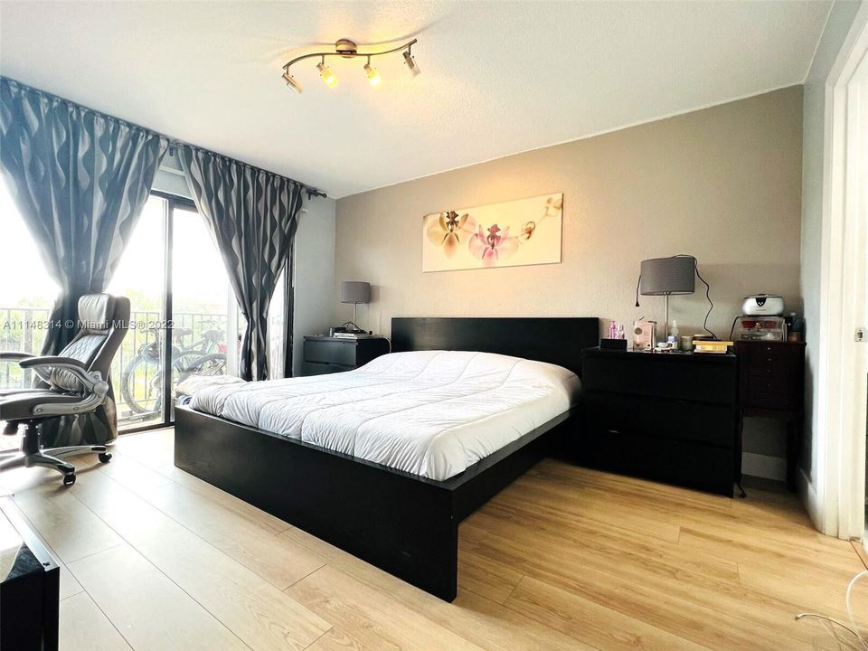 Active With Contract: $2,350 (3 beds, 2 baths, 1273 Square Feet)