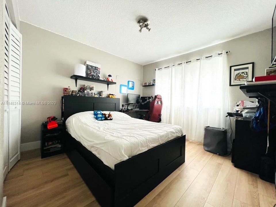 Active With Contract: $2,350 (3 beds, 2 baths, 1273 Square Feet)