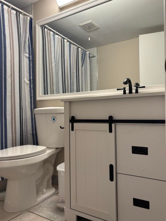 Active With Contract: $2,100 (2 beds, 2 baths, 1005 Square Feet)