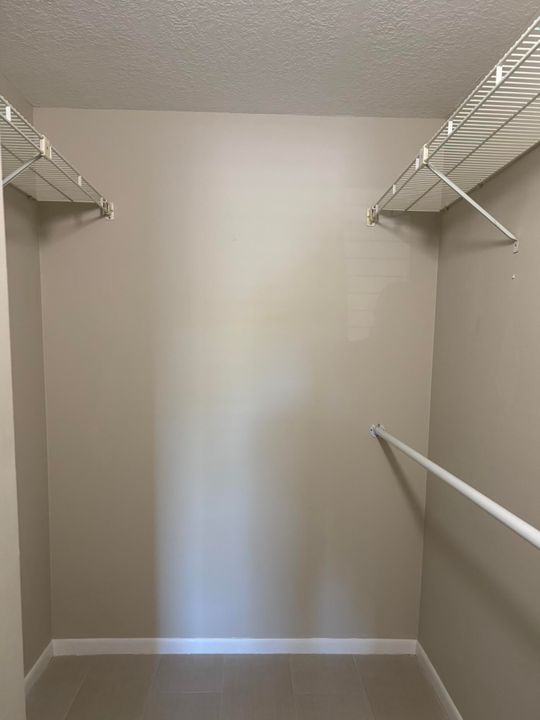 Active With Contract: $2,100 (2 beds, 2 baths, 1005 Square Feet)