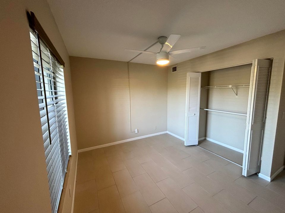 Active With Contract: $2,100 (2 beds, 2 baths, 1005 Square Feet)