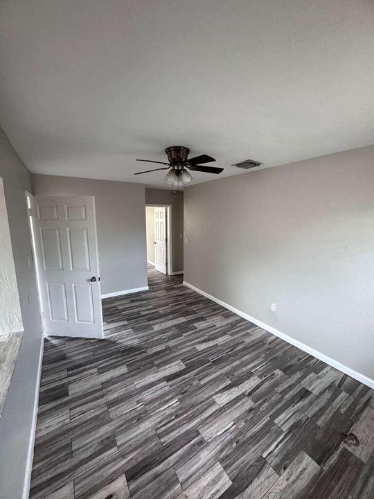 For Rent: $2,300 (3 beds, 1 baths, 1106 Square Feet)