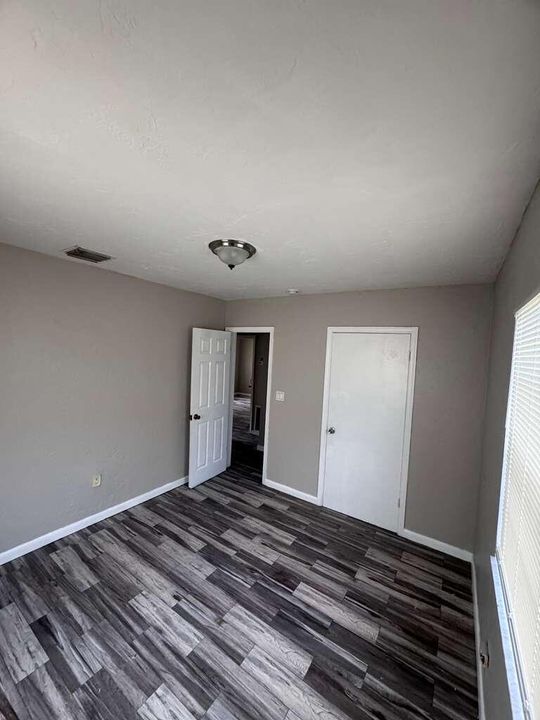 For Rent: $2,300 (3 beds, 1 baths, 1106 Square Feet)