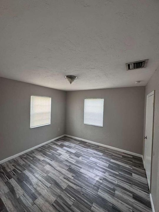 For Rent: $2,300 (3 beds, 1 baths, 1106 Square Feet)