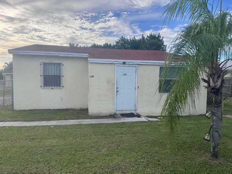 For Rent: $2,300 (3 beds, 1 baths, 1106 Square Feet)