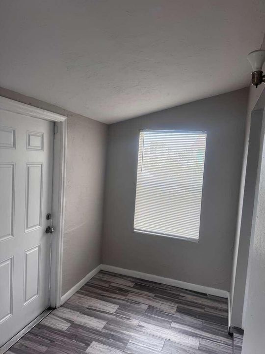 For Rent: $2,300 (3 beds, 1 baths, 1106 Square Feet)