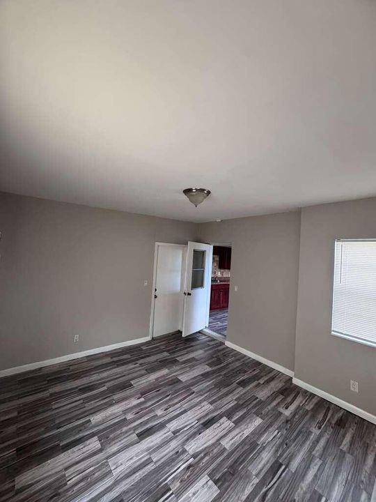 For Rent: $2,300 (3 beds, 1 baths, 1106 Square Feet)