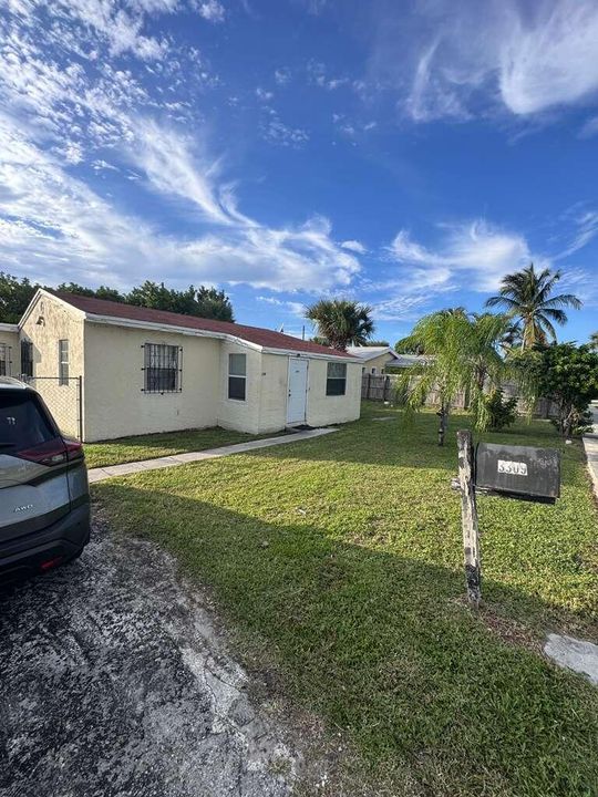 For Rent: $2,300 (3 beds, 1 baths, 1106 Square Feet)