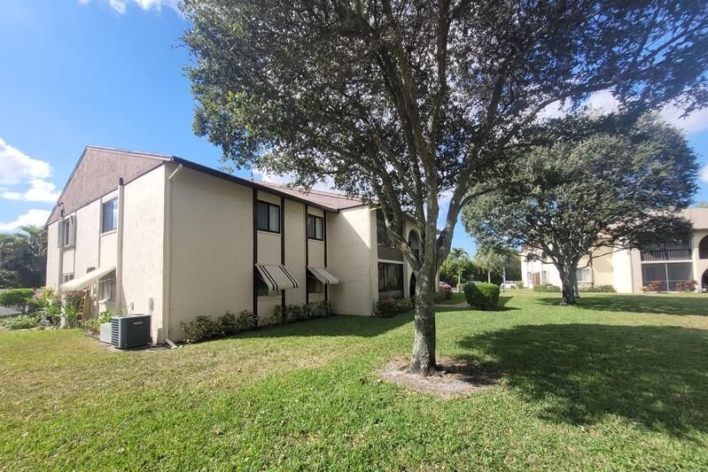 Active With Contract: $1,600 (2 beds, 1 baths, 920 Square Feet)