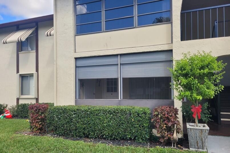 Active With Contract: $1,600 (2 beds, 1 baths, 920 Square Feet)