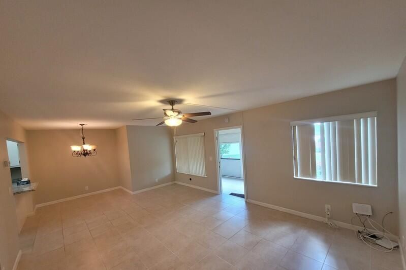 Active With Contract: $1,600 (2 beds, 1 baths, 920 Square Feet)