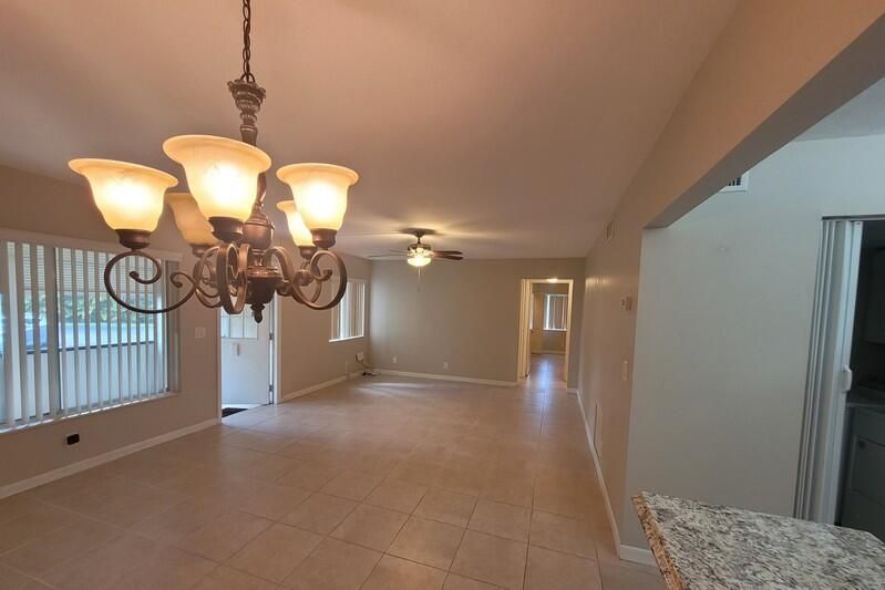 Active With Contract: $1,600 (2 beds, 1 baths, 920 Square Feet)