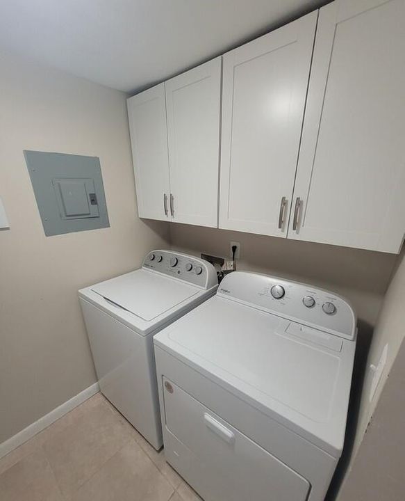 Active With Contract: $1,600 (2 beds, 1 baths, 920 Square Feet)