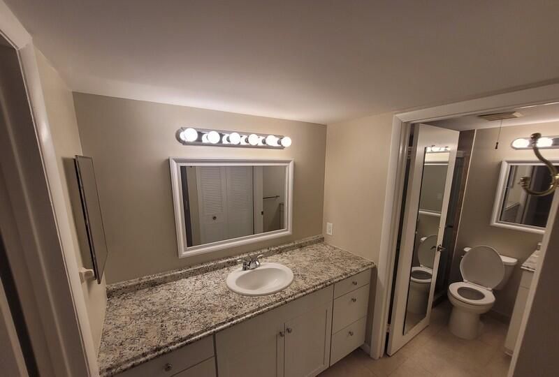 Active With Contract: $1,600 (2 beds, 1 baths, 920 Square Feet)