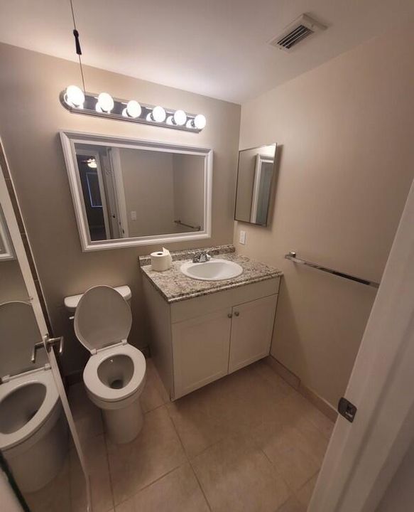 Active With Contract: $1,600 (2 beds, 1 baths, 920 Square Feet)