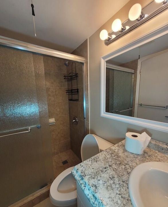 Active With Contract: $1,600 (2 beds, 1 baths, 920 Square Feet)